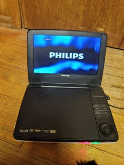 Phillips Portable DVD Player PD9000/37  With Charger White 2011