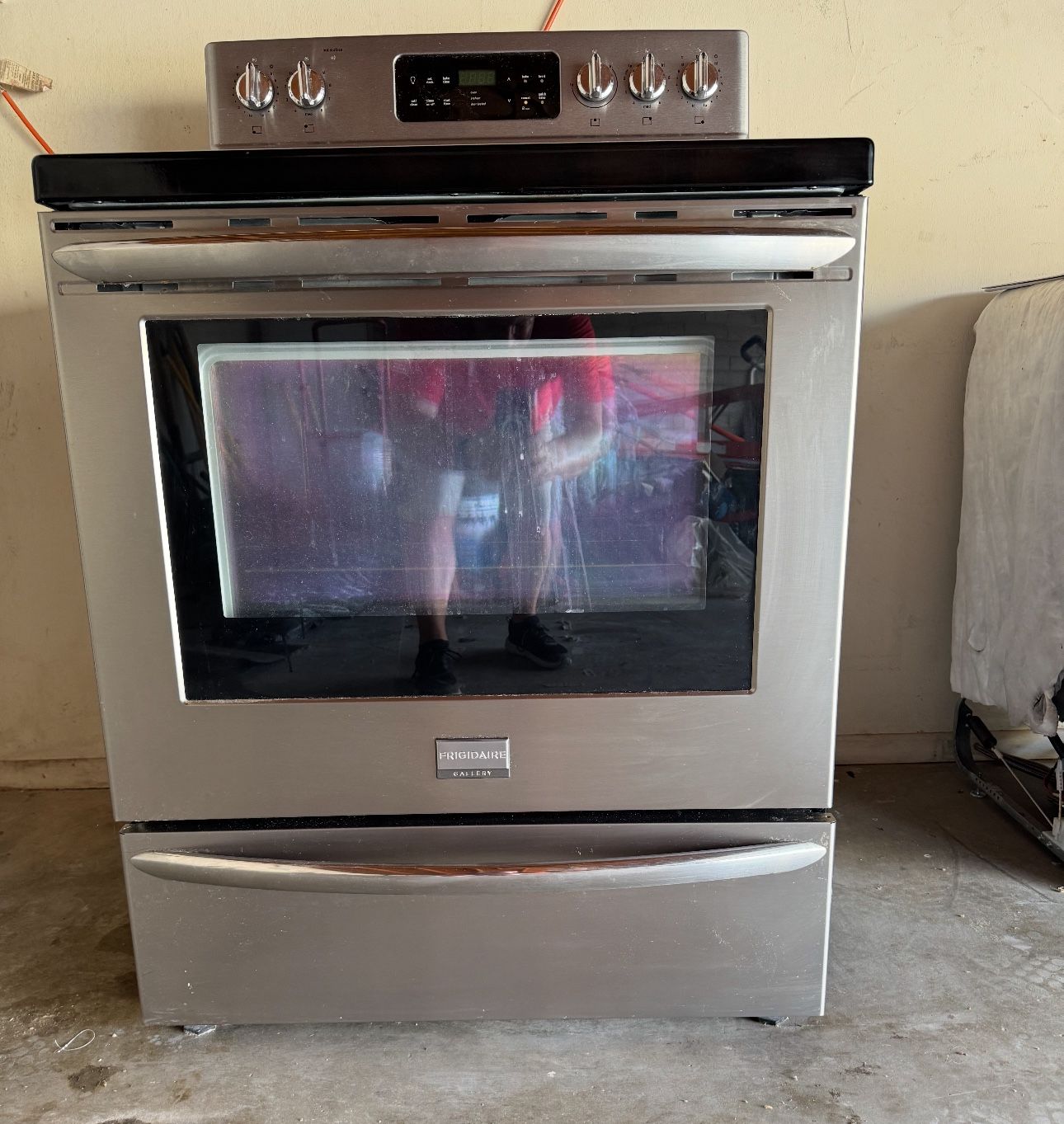 Dishwasher, Range/Oven & Microwave (Barely Used!)