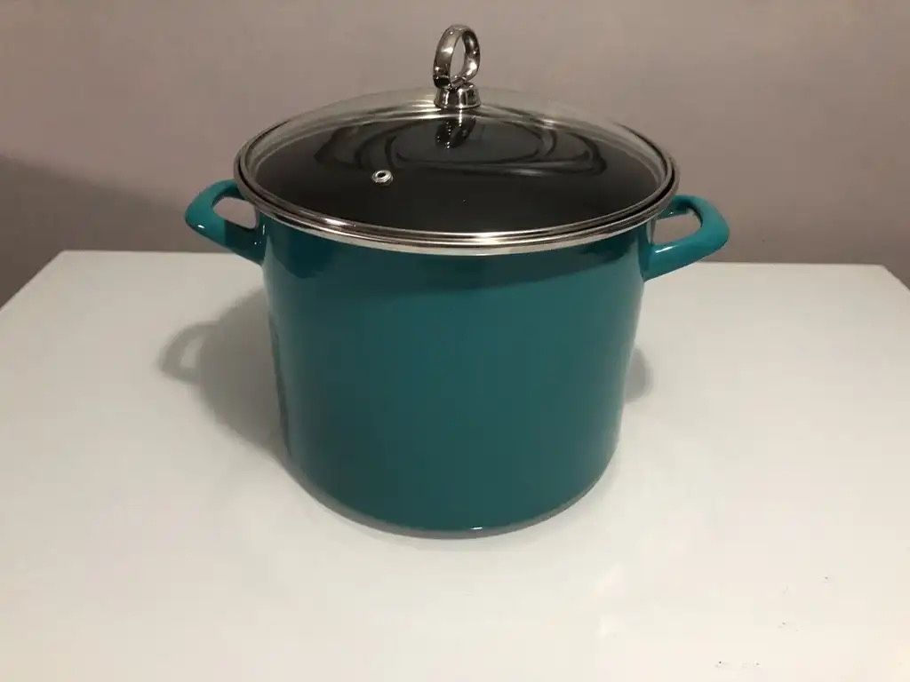 NEW Chantal Enamel On Steel 8 Quart Stockpot With Lid, Sea Blue Kitchen & Dining