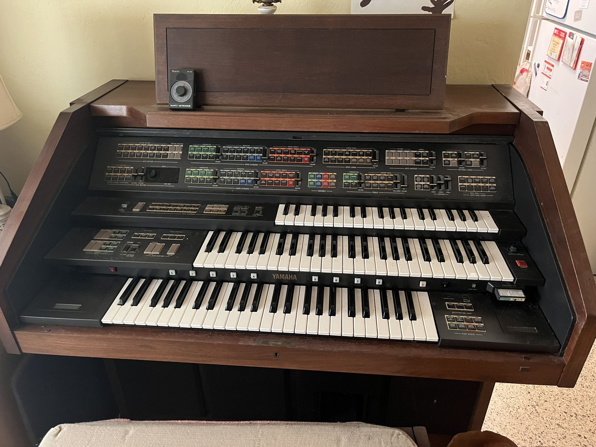 Free Yamaha Electone FS-500 organ With Bench