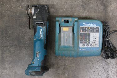 Makita Oscillating Multitool - XMT03 With Charger/No Battery