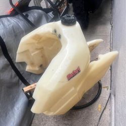 KTM 690 Safari gas tank