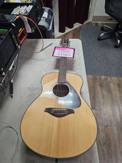 10035 Yamaha 6-String Acoustic Guitar 85077