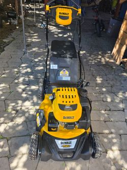 DEWALT
21 in. 196cc E-GOV Engine 3-in-1 Gas RWD Self-Propelled Lawn Mower with High Rear Wheels