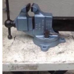Reed 204 1/2 Vise / 4 1/2 Inch Jaws / Swivel Base / Made In USA Vice 