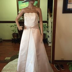 David’s Bridal wedding dress size 12 . Very good condition $ 150