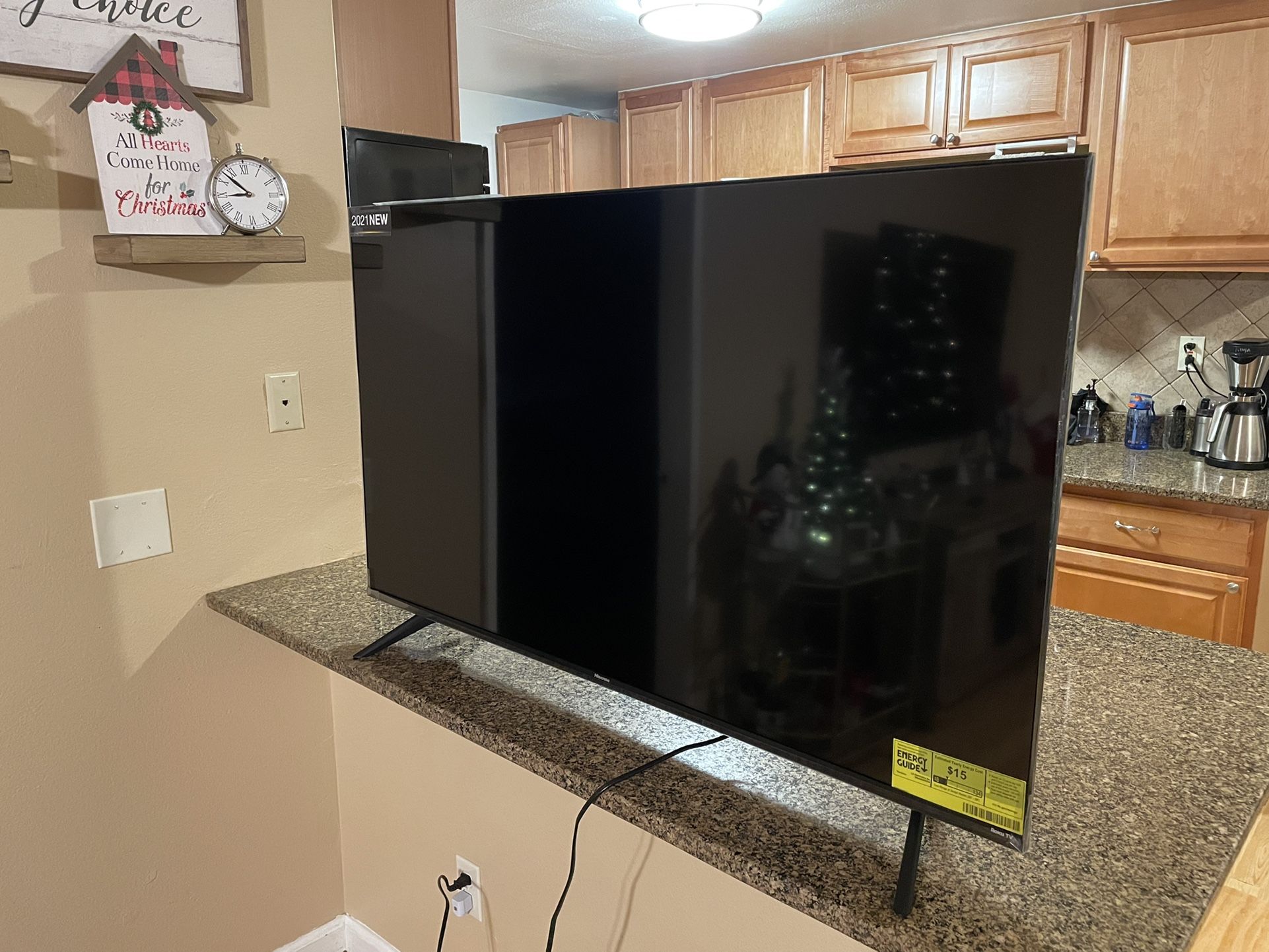50" 4K UHD HISENSE ROKU TV WITH HDR