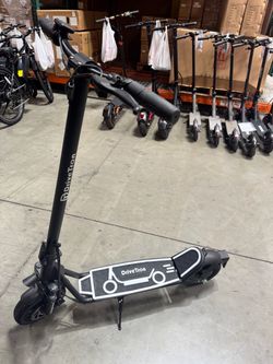 Solid electric scooter