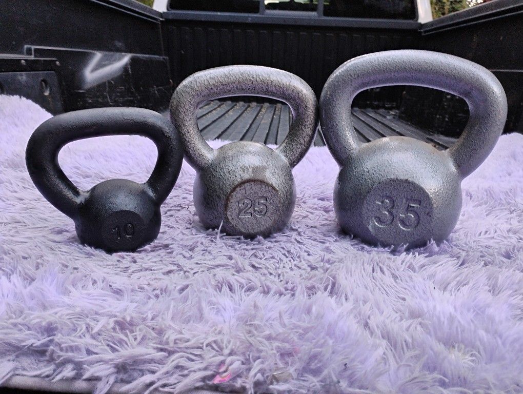 SET OF KETTLEBELLS : 10 LB. = $10 / 25 LB. = $50 / • 35 LB. = SOLD •