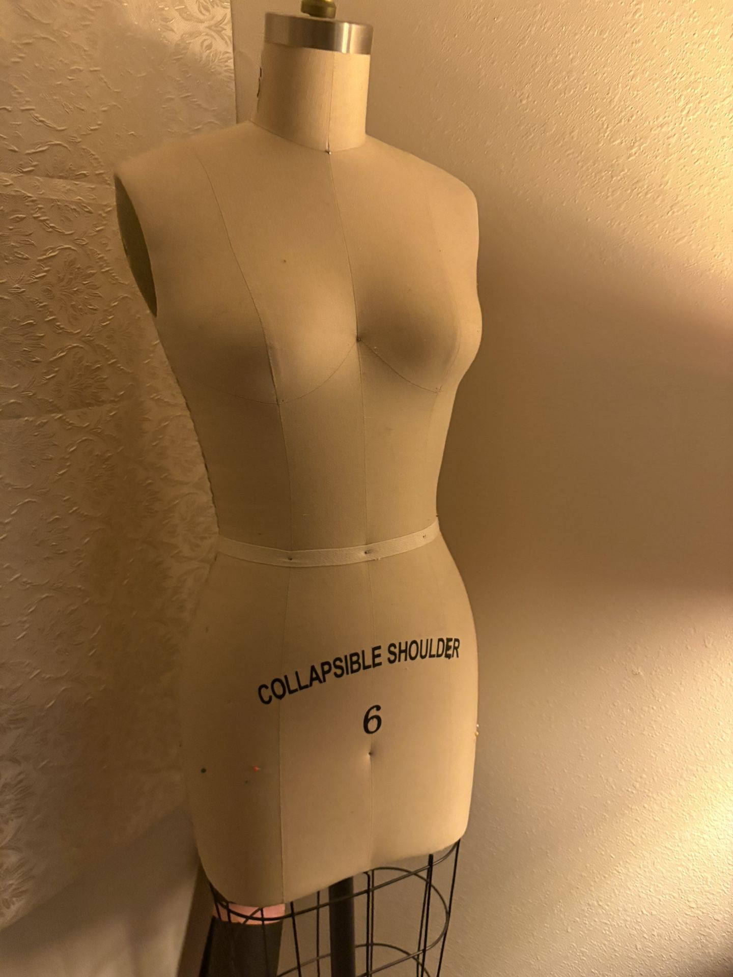 COLLAPSIBLE SHOULDER DRESS FORM