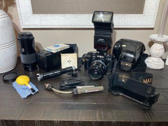 Minolta Maxxum 7000 AF Camera Photography Lot