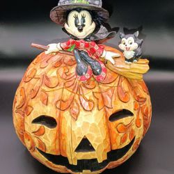 Jim Shore Disney Minnie Mouse & Figaro A Spellbinding Halloween Pumpkin 