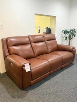 Zero gravity - Versani leather sofa with two power reclining