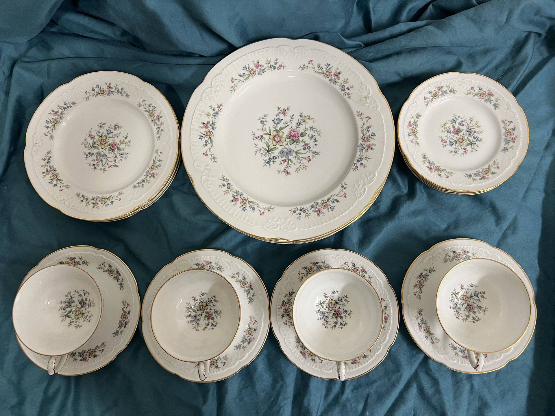 Franconia-Krautheim China 20pc Service For 4 -  Ultra Rare Isabelle Pattern