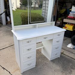White Vanity with 3 mirrors