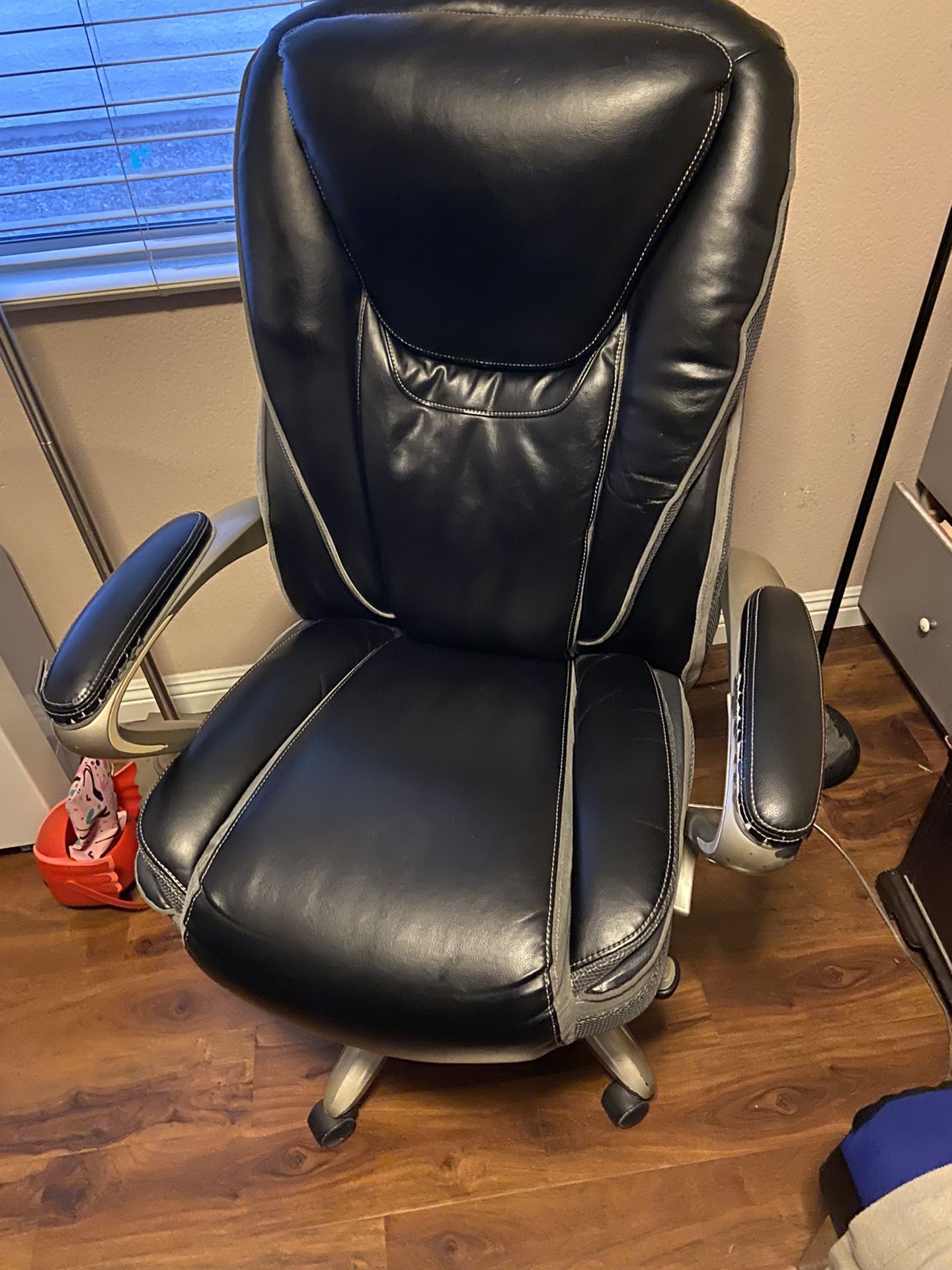 Gaming /desk Chair 65$ Obo