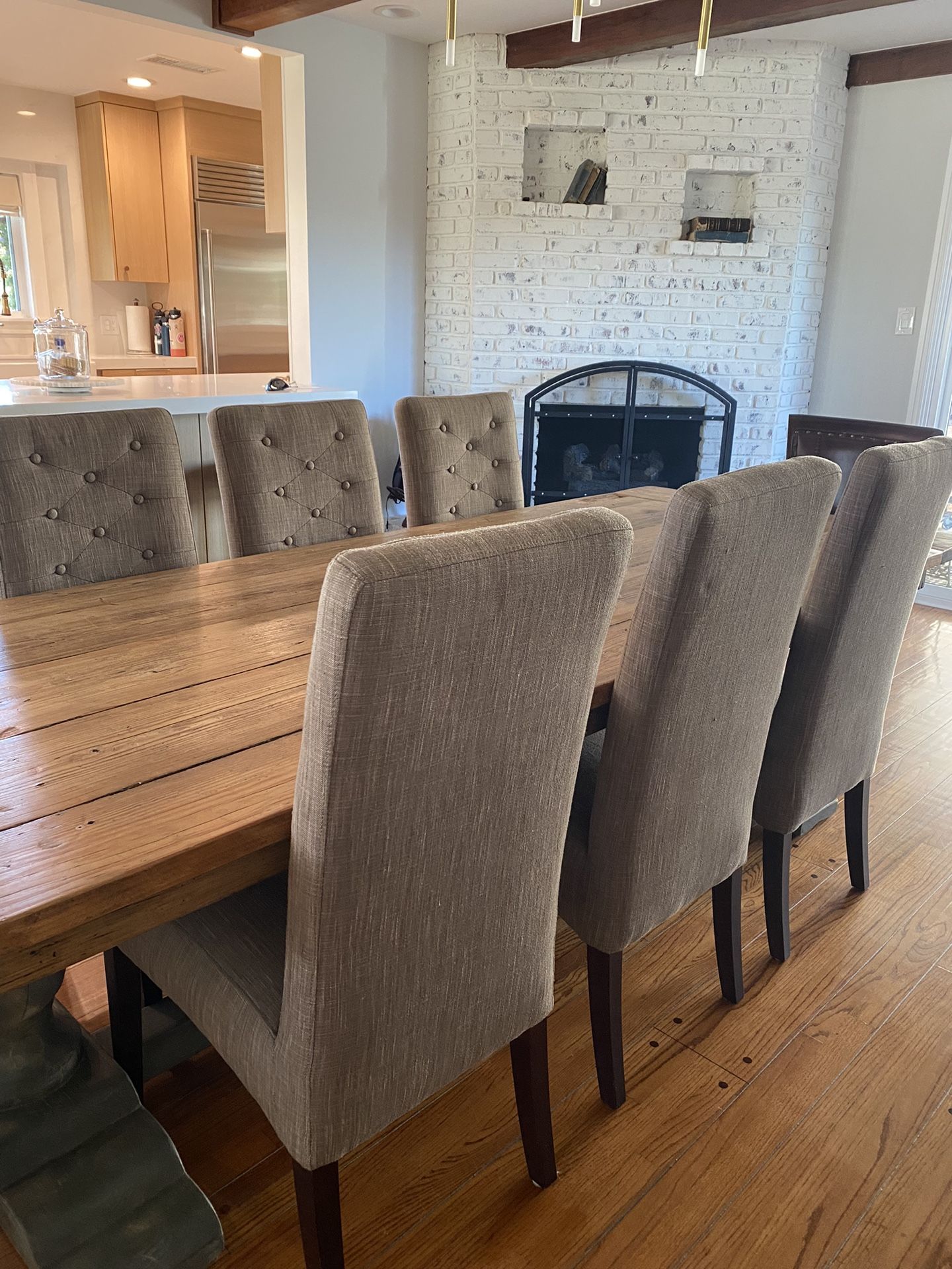 Set Of Six Dinning Chairs Great Condition