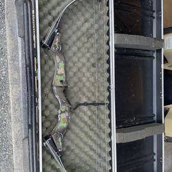 94 Hoyt Legacy compound bow w case.  Draw weight 50 - 70lbs