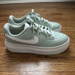 Women’s Nike