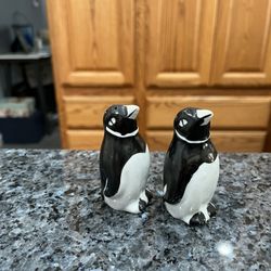 Ceramic Vintage Penguin Pair of Salt and Pepper Shakers. Size approximately 3 inches tall. Made in Japan stamped on the bottom. Preowned never used