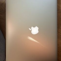 Apple MacBook, Apple Watch, Apple IPad 