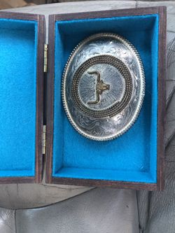 Belt buckle in decorative box