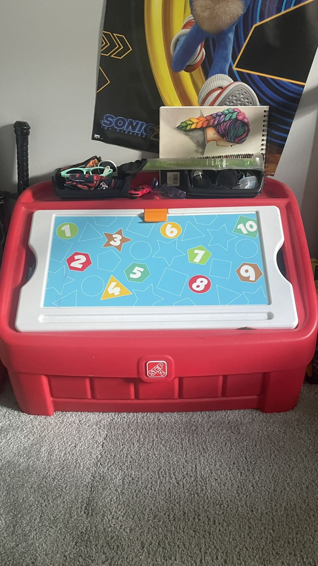 Step2 2-in-1 Toy Box & Art Lid, Kids Toy Storage Bin & Organizer, Easel & Chest in One, Made of Durable Plastic, For Toddlers 2+ Years Old