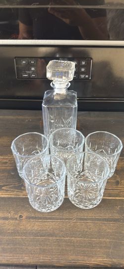 Crystal Whiskey Decanter Set with 5 Glasses