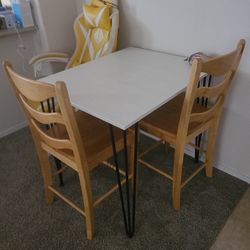 Table & Chairs