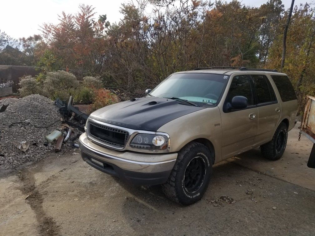 2000 Ford Expedition part out