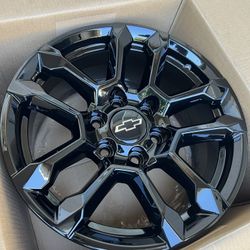 New Chevy Silverado Rims 18” OEM Factory Wheels Rines Nuevos New Gloss Black Powder Coated ( Exchange Available )( Cambio Disponible ) Chevy GMC 
