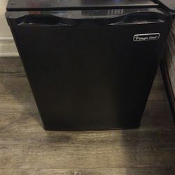 Magic Chef Mini Fridge 90