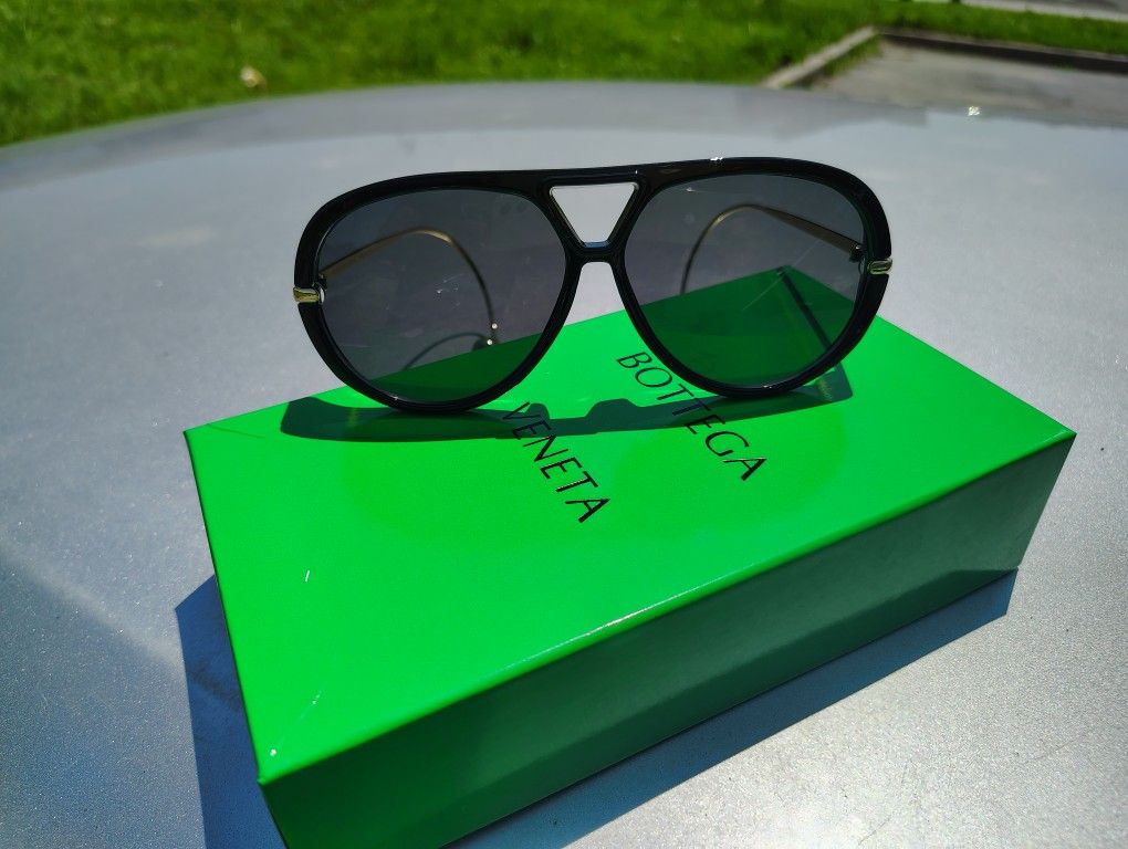 Bottega Veneta. Sun Glasses