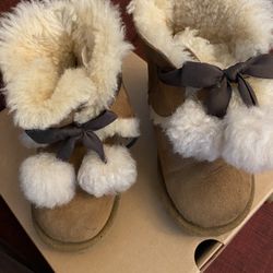 Used Kids Uggs Size 9