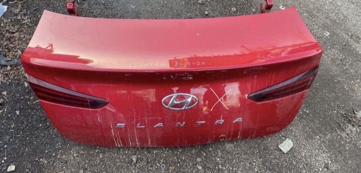 Hyundai Elantra ( Tailgate/Trunk Lid )