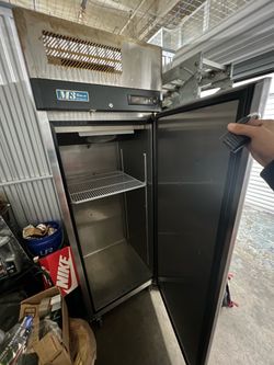 Reach in cooler