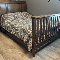 Crib / Toddler/day Bed/ Full Bed Conversion