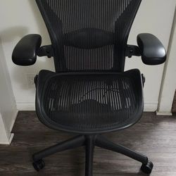 Herman Miller Aeron Office Chair - Excellent Condition