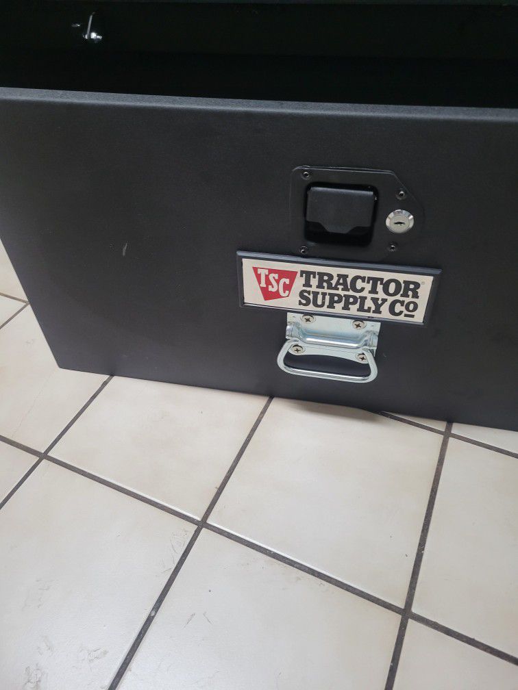 Tractor Supply Tool Box. 