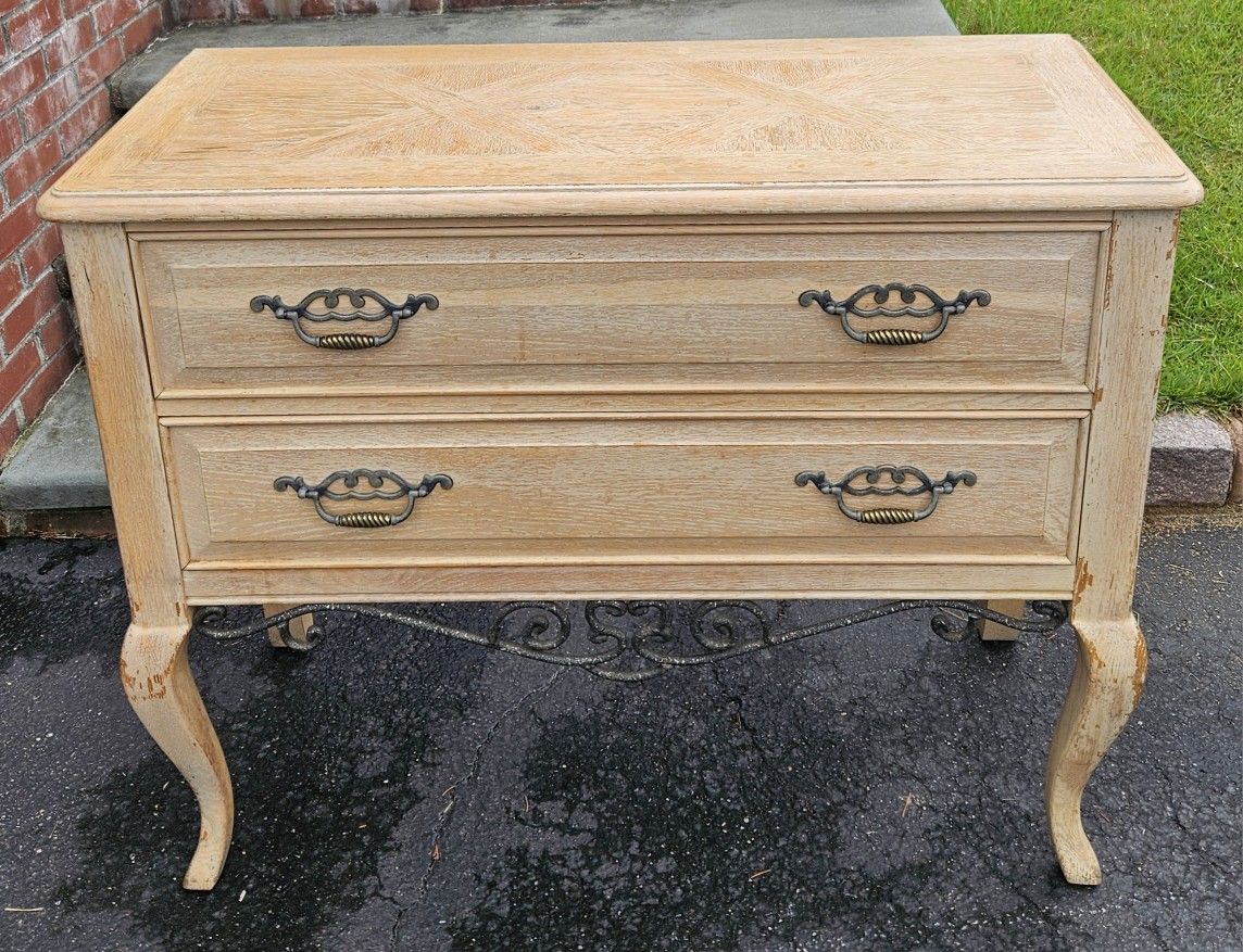 Thomasville wood distressed credenza console table chest dresser sideboard buffe