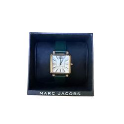 Marc Jacobs Vic Ladies Watch MJ1437 – Silver Dial, Green Leather – Complete Set