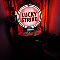 Neon Lucky Strike Sign Vintage