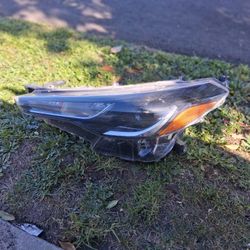 2022 / 2024 Toyota Cross  Headlight Left 