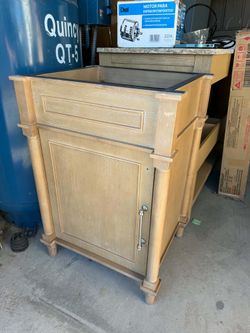 New 24 in vanity in good condition