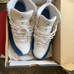 AIR JORDAN RETRO 12 INDIGO SIZE 6.5Y
