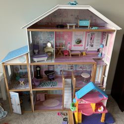 Doll House 