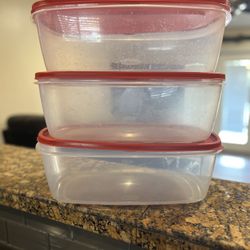 Rubbermaid Storage Containers