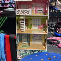Kidkraft doll House 