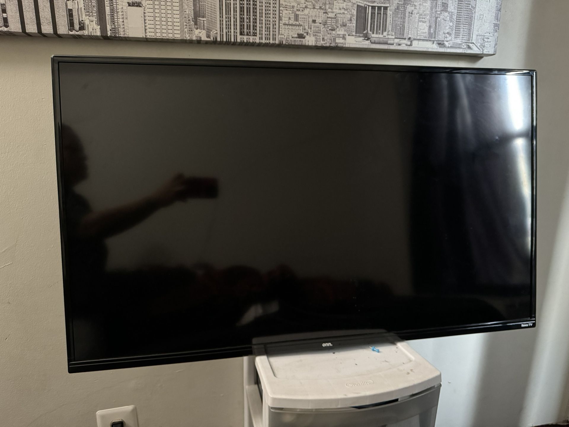 Tv 43” Roku Comes With Remote!..