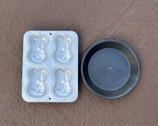 Set of 2 Vintage 95 Pans Wilton Bunny Cake Pan and Round Baking Pan